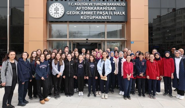 Vali Naci Aktaş, TÜBİTAK Şampiyonlarıyla bir araya geldi