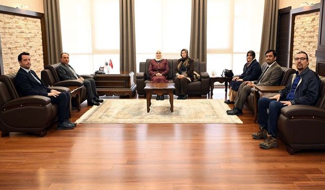 Kadınanalar Derneğinden Rektör Solak'a ziyaret