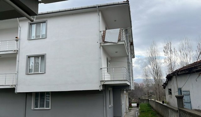 Balkondan düşen Alzaymır hastası hayatını kaybetti