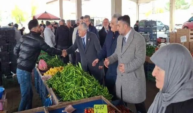 CHP Heyeti semt pazarında