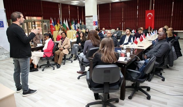 AKÜ'de International Week programı