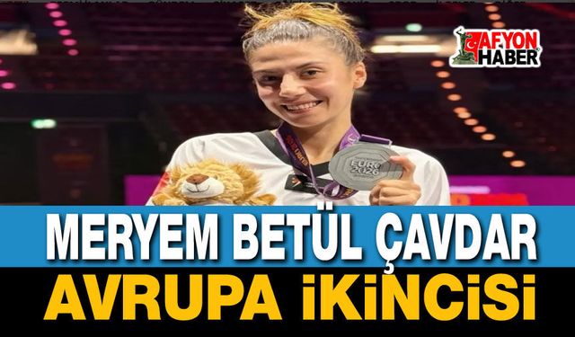 Meryem Betül Çavdar yine kürsüde
