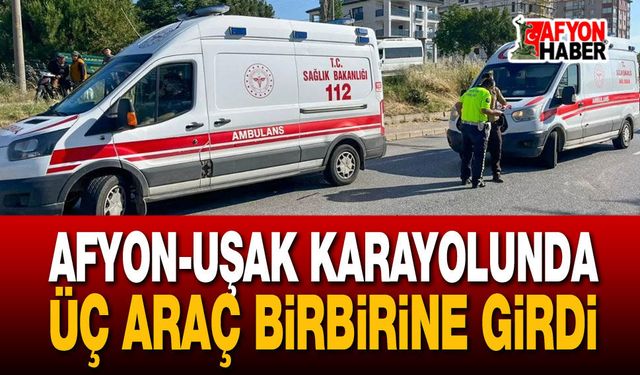 İki Otomobil Ve Bir Traktör Çarpıştı