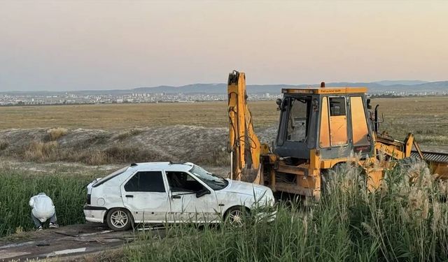 Otomobil dereye devrildi, 3 çocuk öldü