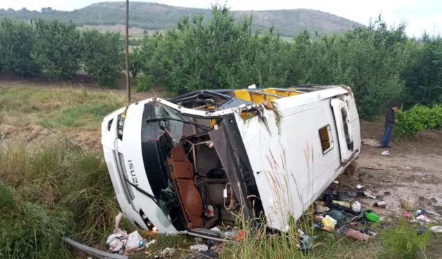 Tur minibüsü devrildi, 5 kişi öldü