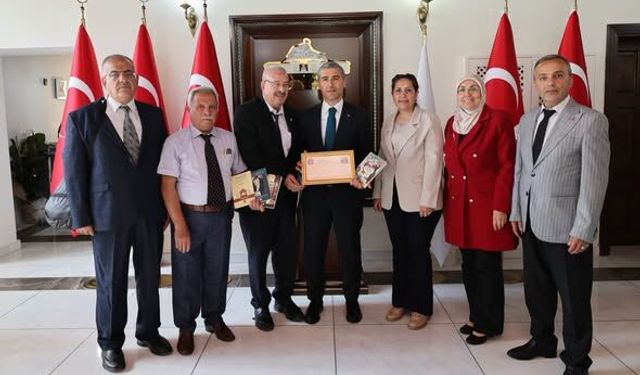 Afyon'un Sivil Toplum Liderleri Vali Aktaş'ı Ziyaret Etti