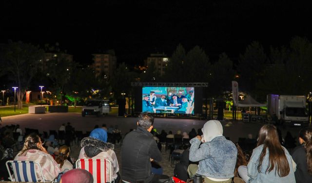Afyonkarahisar’da açık hava sinema keyfi