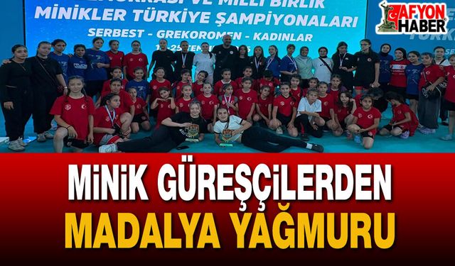 Afyonlu Minik Güreşçilerden Madalya Yağmuru