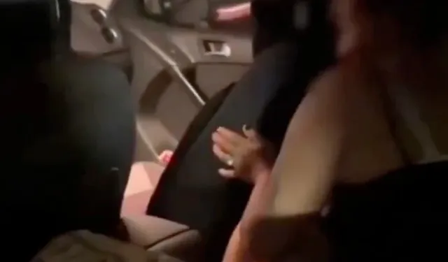 AVM otoparkında uygunsuz halde yakalandılar