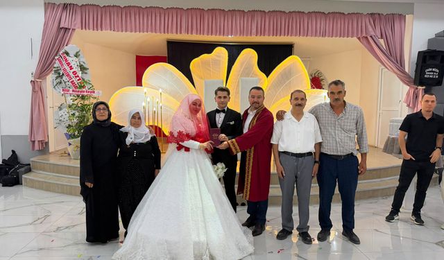 Başkan Adnan Öztaş Çiftlerin Nikahını Kıydı