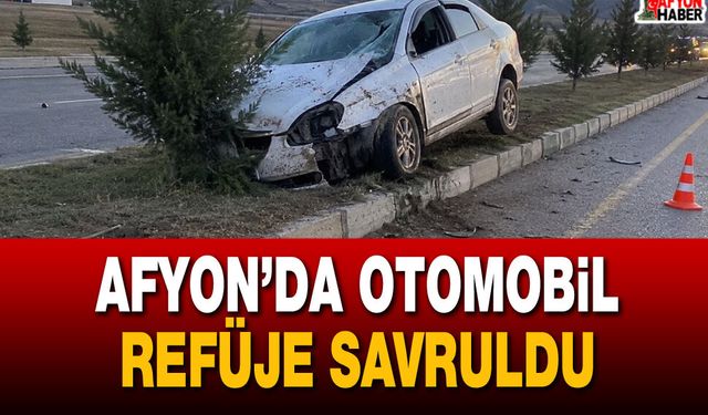 Afyon’da otomobil refüje savruldu