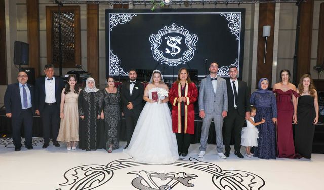 Başkan Burcu Köksal genç çiftin nikahını kıydı