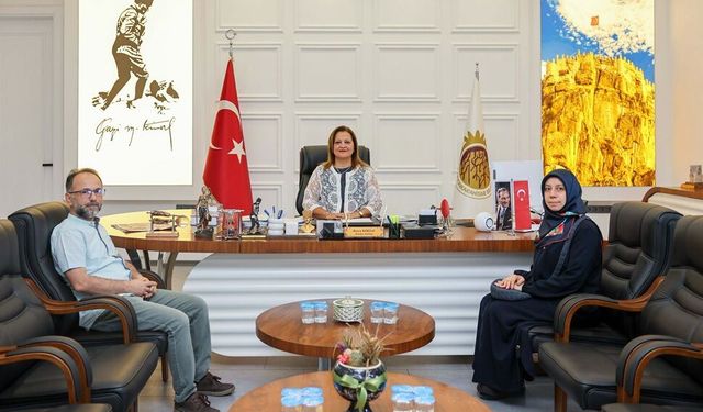 Burcu Köksal Akademisyen Emin Uz’u ağırladı