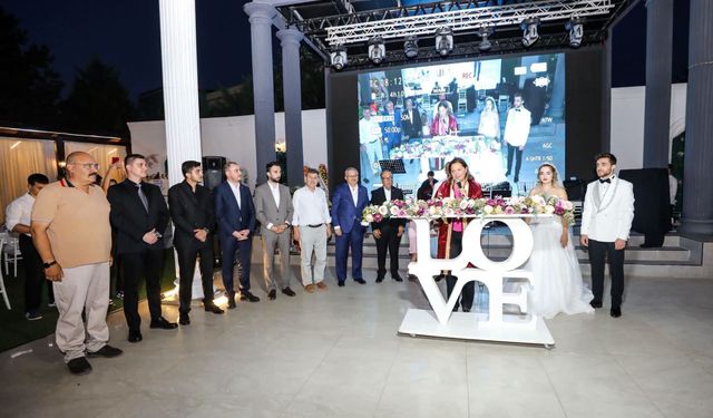 Burcu Köksal, Balıbey ve Küçük çiftinin nikahını kıydı