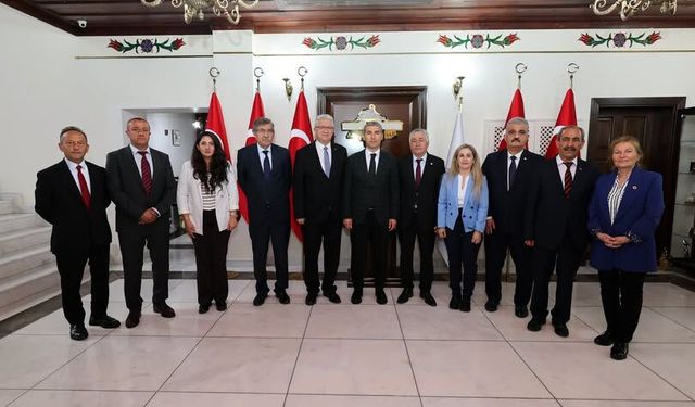 Hasan Karadeniz ve Belediye Meclis Üyeleri Valilikte