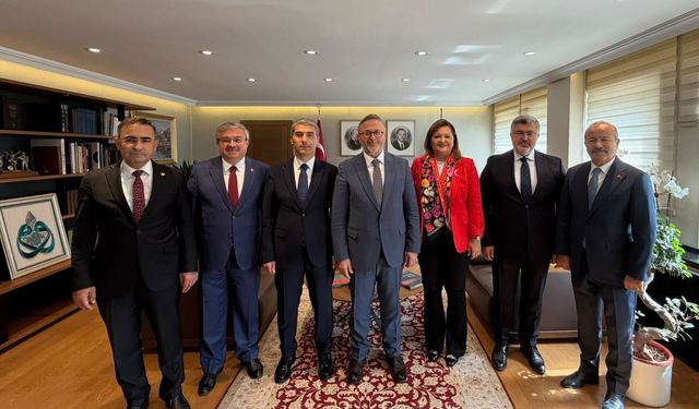 Afyonkarahisar Protokolünden Bakan Yardımcısı Yılmaz'a ziyaret