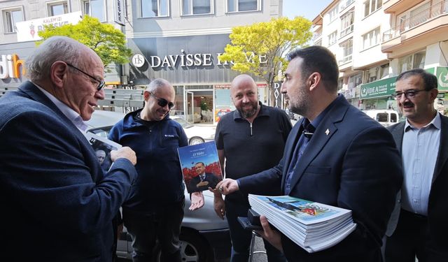 Başkan Kavak sahaya indi AK Bülten esnafa ulaştırıldı