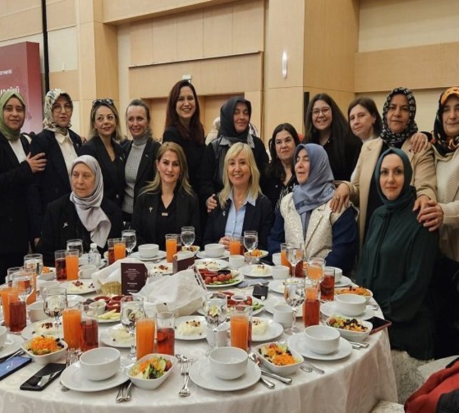 TÜRK KADINI TOPLUMDA ÖNCÜ, DEVLETTE NEFERDİR