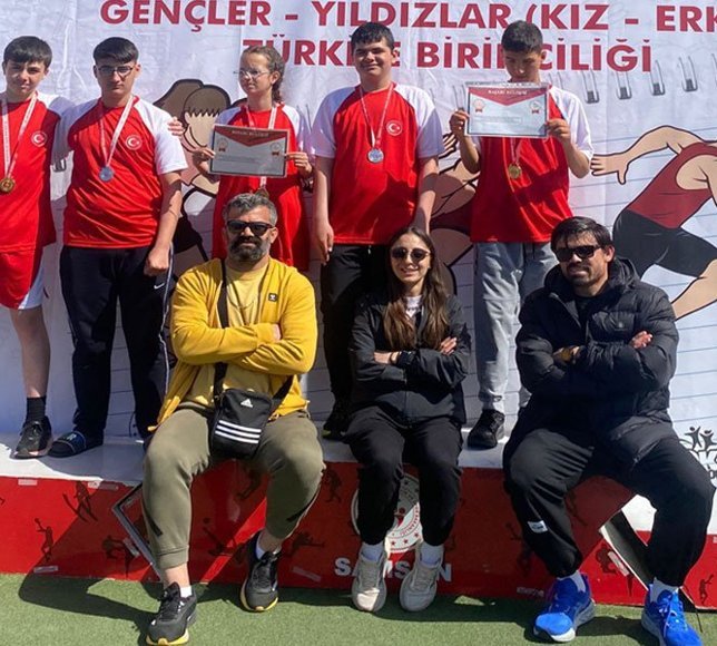 Afyonlu özel sporcular Samsun'da zirveyi bırakmadı