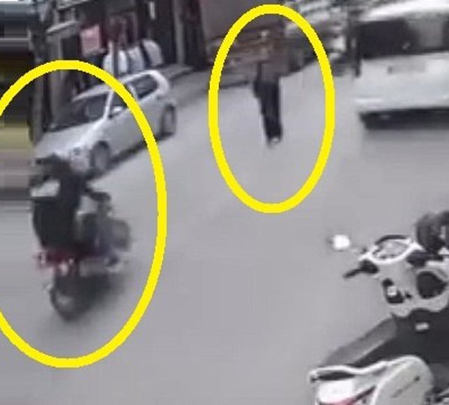 Çocuğa çarpan motosiklet sürücüsü kaçtı