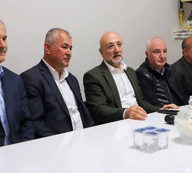 AK Parti, her zaman vatandaşla iç içe olmalı