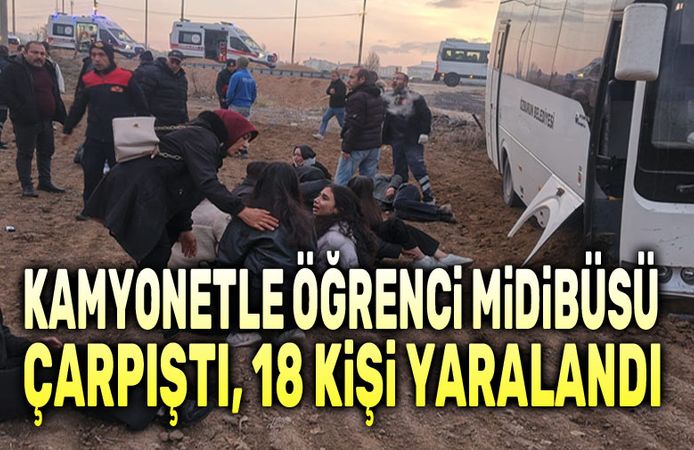 Afyon'da kamyonet ile öğrenci midibüsü çarpıştı, 18 kişi yaralandı
