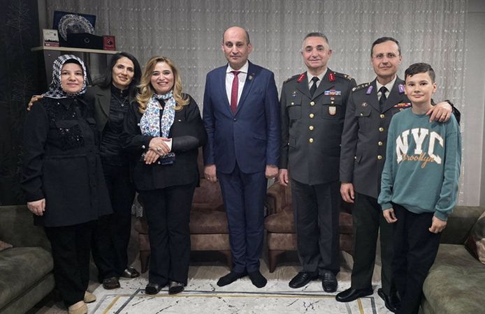 Paşa’dan Kumartaşlı ailesine bayram ziyareti