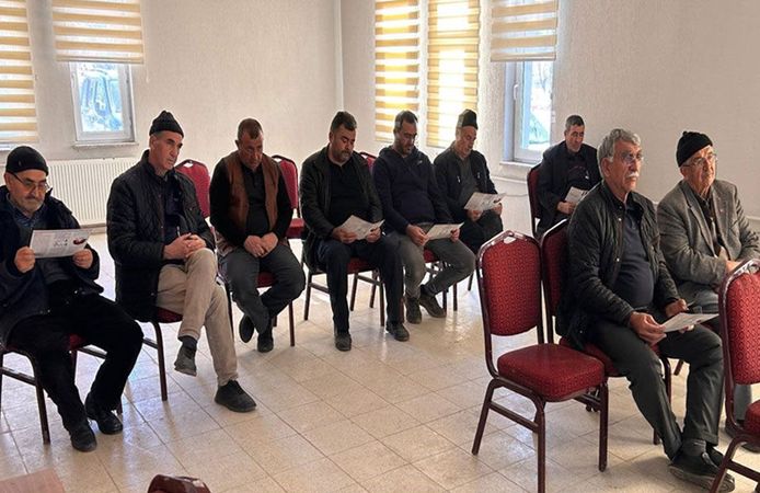 Afyon'da çiftçilere doğru sulama ve gübreleme eğitimi verildi