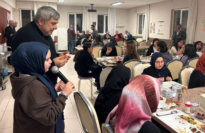 Eğitim camiası iftar sofrasında bir araya geldi