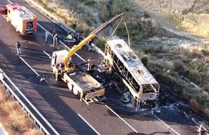 Yolcu otobüsü faciası: 8 kişi öldü, 33 yaralı
