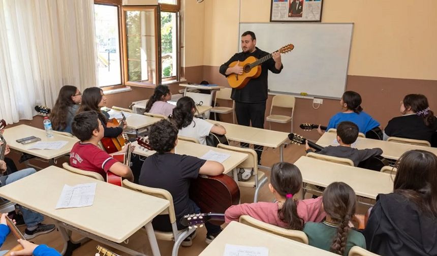 Bilgi Evlerinde gitar kursları devam ediyor