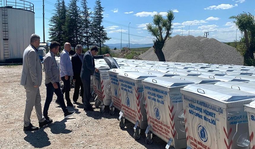 Sandıklı’da köylere çöp konteyneri dağıtımı
