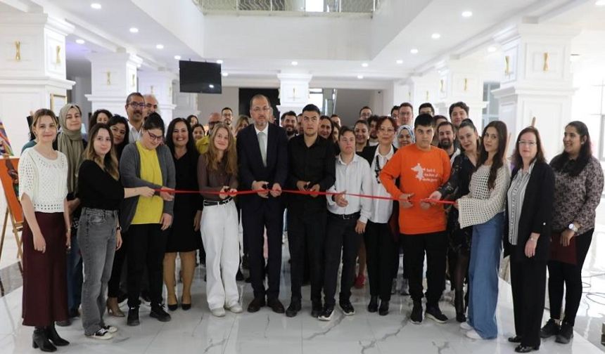 AFSÜ'de Engelsiz Sanat Sergisi açıldı