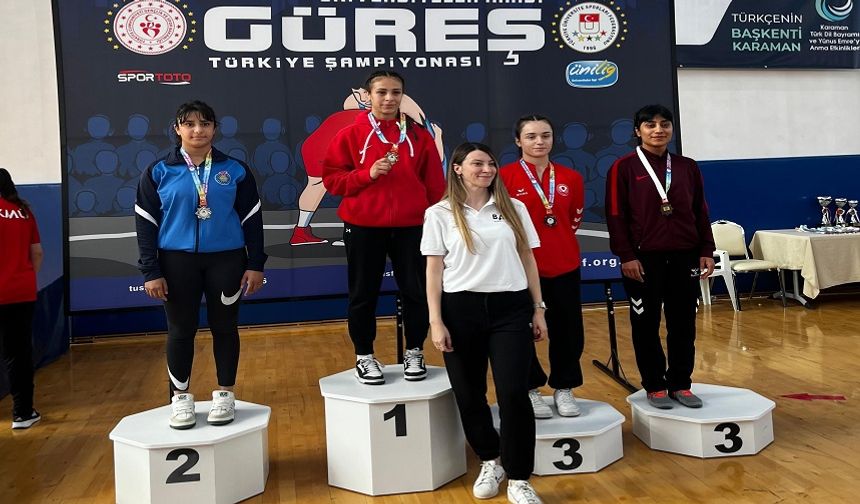 Afyonlu genç kadın güreşçi Türkiye Şampiyonu oldu