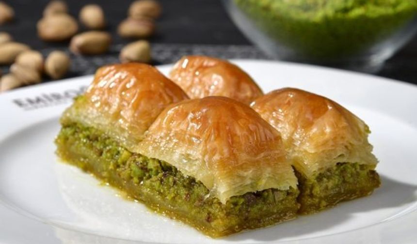 Yeşilin ve Şerbetin Buluşması Fıstıklı Baklavanın Efsanevi Lezzeti