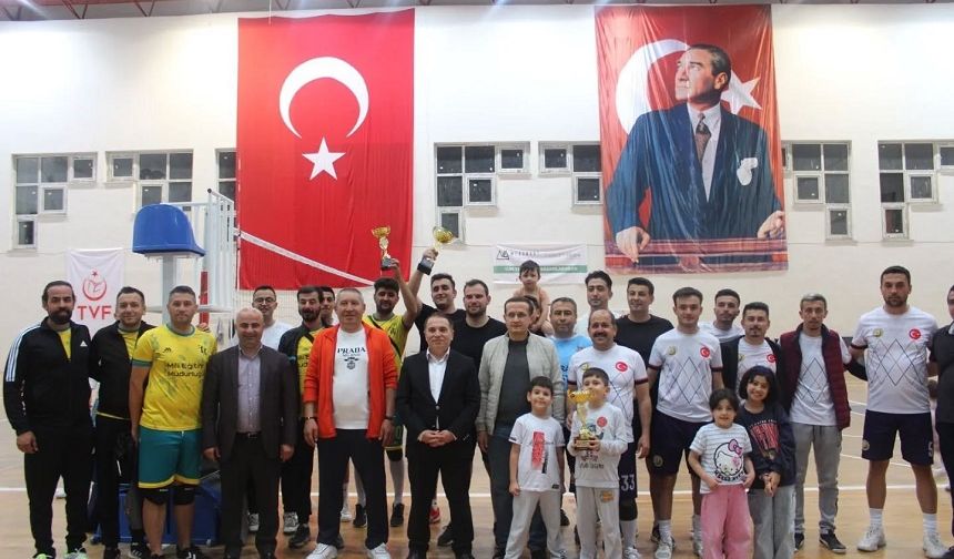 Kaymakam Duru Voleybol Turnuvası finaline katıldı