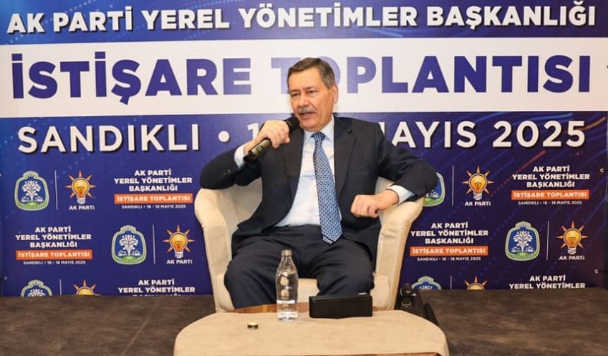 İ.Melih Gökçek Afyon'da başkanlara konferans verdi
