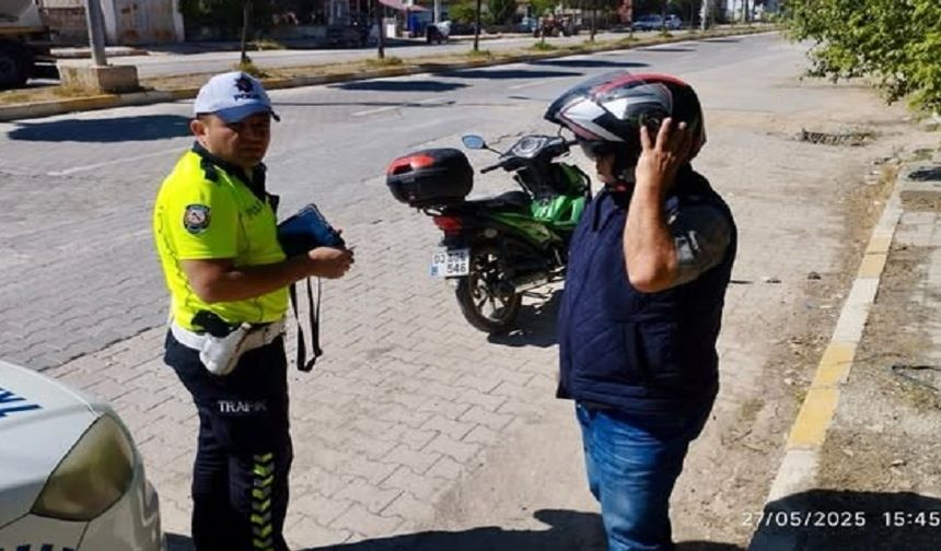 Sinanpaşa’da motosiklet sürücüleri denetleniyor