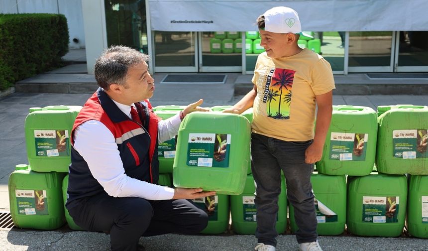 Afyon'da çiftçilere 'Hümik Asit' dağıtıldı