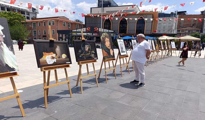 Lise öğrencileri, Zafer Meydanında sergi açtı