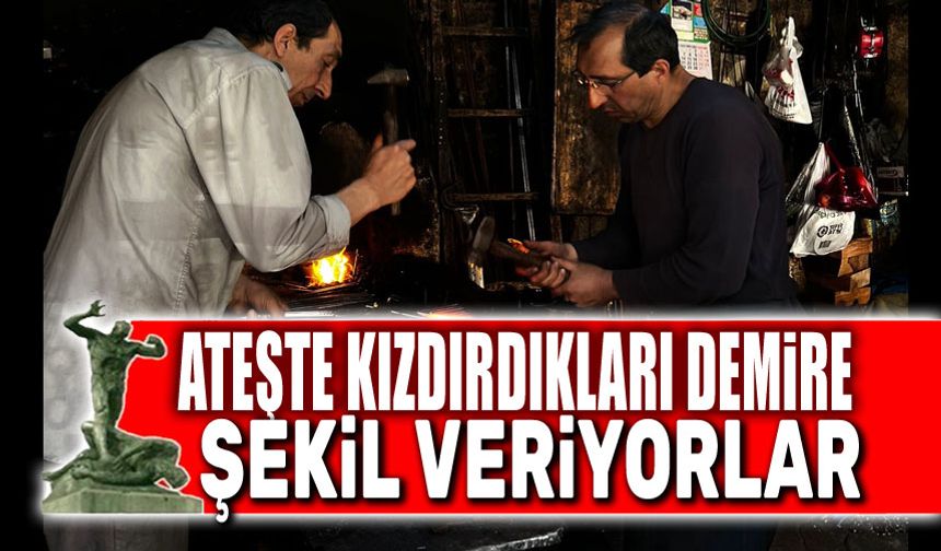 Ateşte kızdırdıkları demire şekil veriyorlar!..