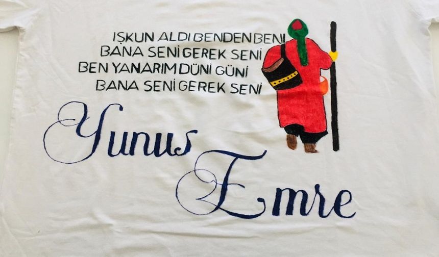 Yunus Emre'nin Türkçesi tişörtlere taşındı