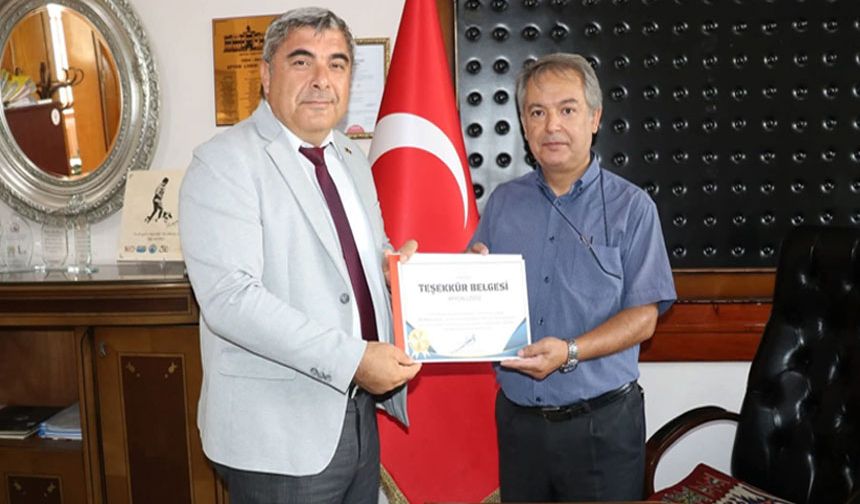 Miraç Sünnetci, YKS şampiyonlarının çıktığı okulları ziyaret etti