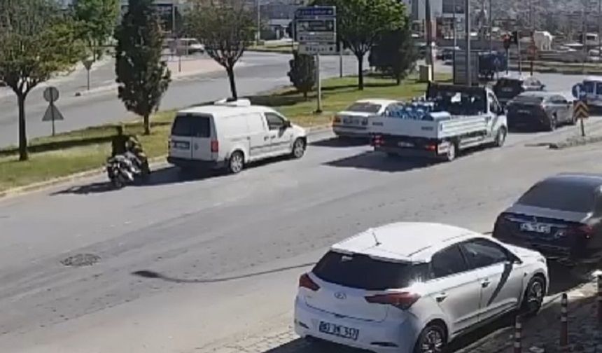 Motosiklet kazası güvenlik kameralarında