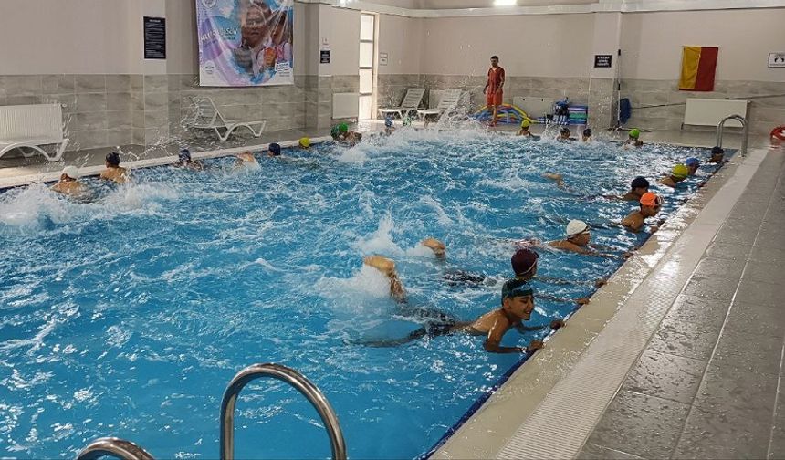 Sinanpaşa’da yüzme havuzu hizmete giriyor