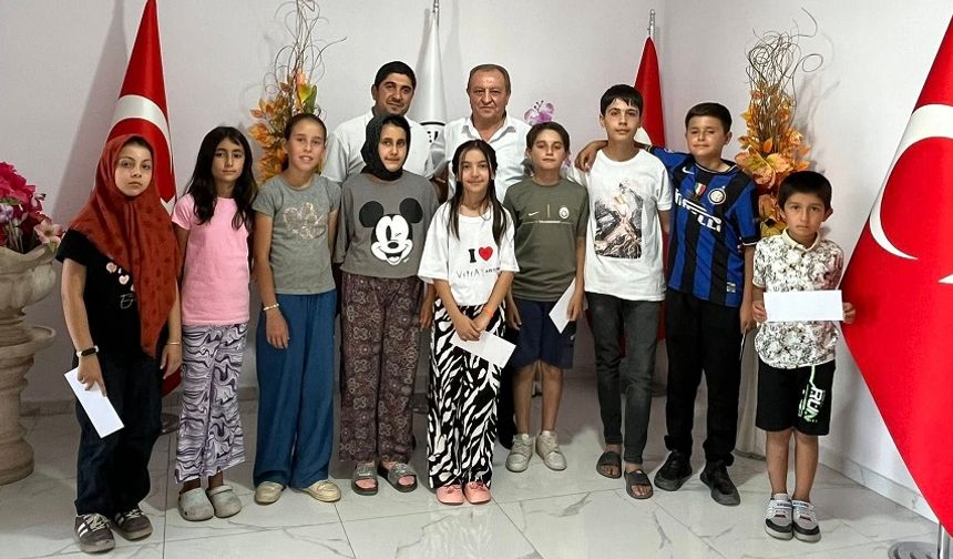Kuran'a geçen çocuklara hediye