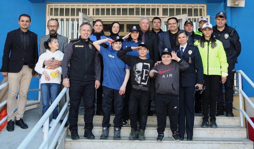 Afyon'da Emniyet'ten özel çocuklara anlamlı destek