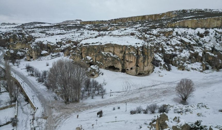 Karlar altında Afyonkarahisar Frig Vadisi