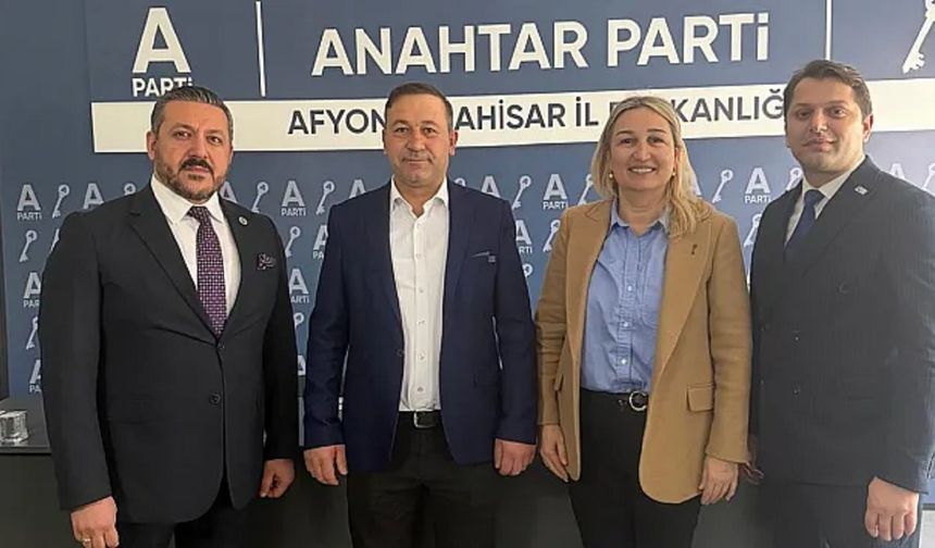3 MECLİS ÜYESİ ANAHTAR PARTİ'YE GEÇTİ