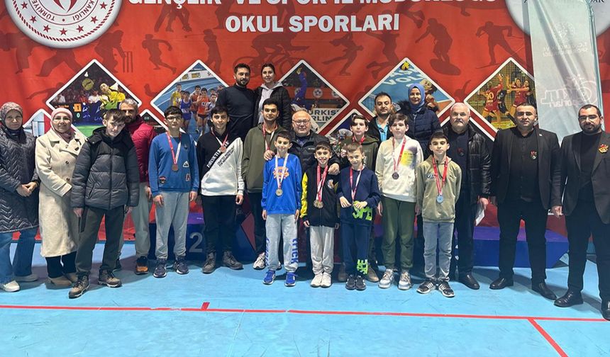 AFYON'DA YARIYIL SATRANÇ TURNUVASI TAMAMLANDI